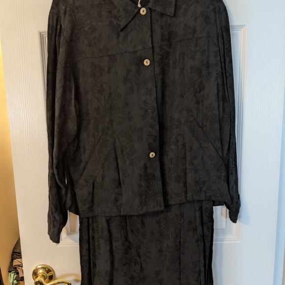 Skirt and button down jacket - Picture 2 of 2